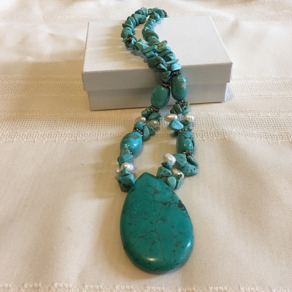 Jewelry - Chunky Turquoise  statement necklace